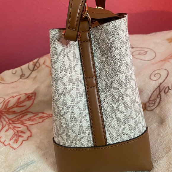 MK Purse - Picture 5 of 10